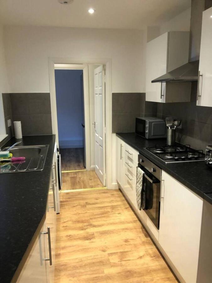Lovely 4-Bed House In Anfield All En-Suite Ливърпул Екстериор снимка